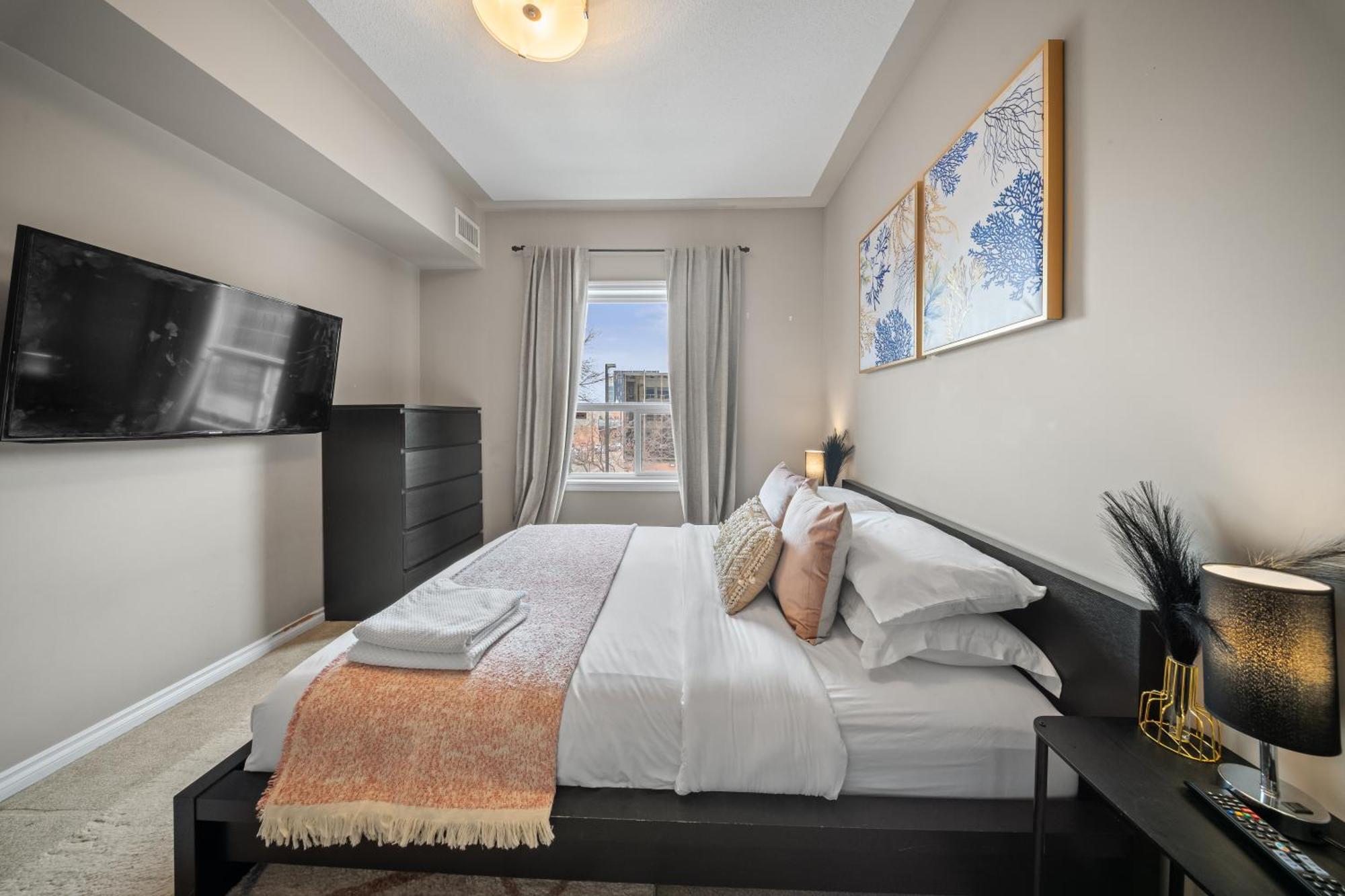 Ice District 2bed Condo, Rogers Place Apartment