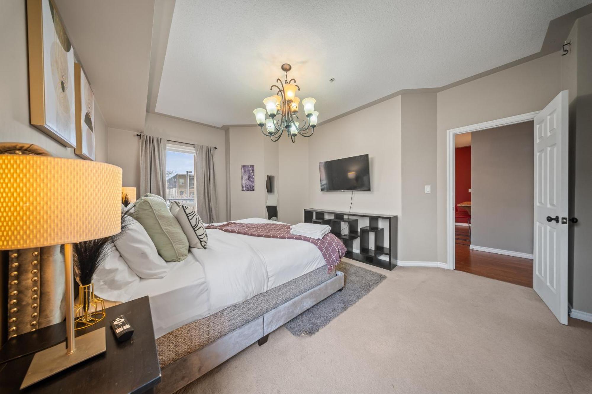 Ice District 2bed Condo, Rogers Place Apartment