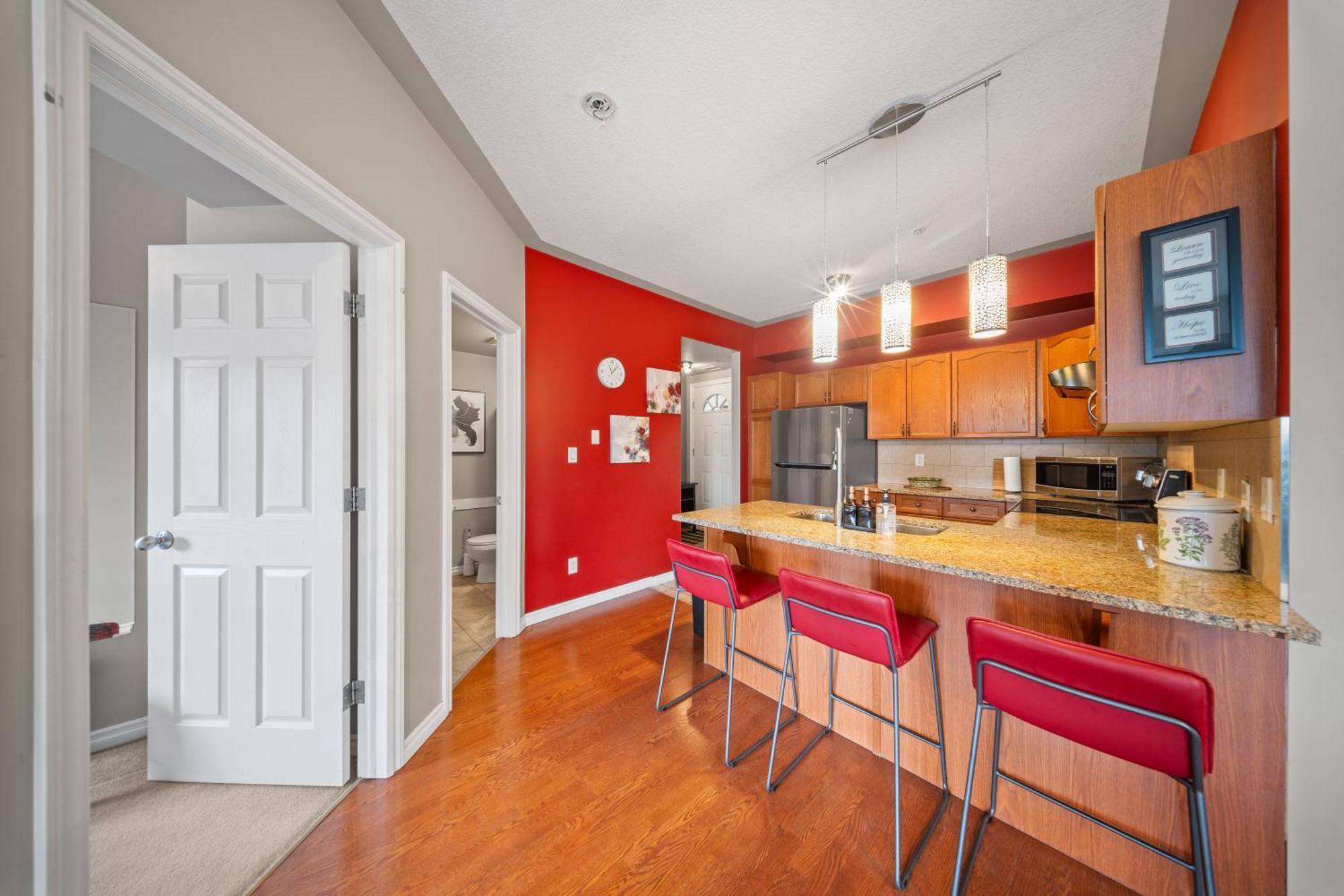 Apartment Ice District 2bed Condo, Rogers Place