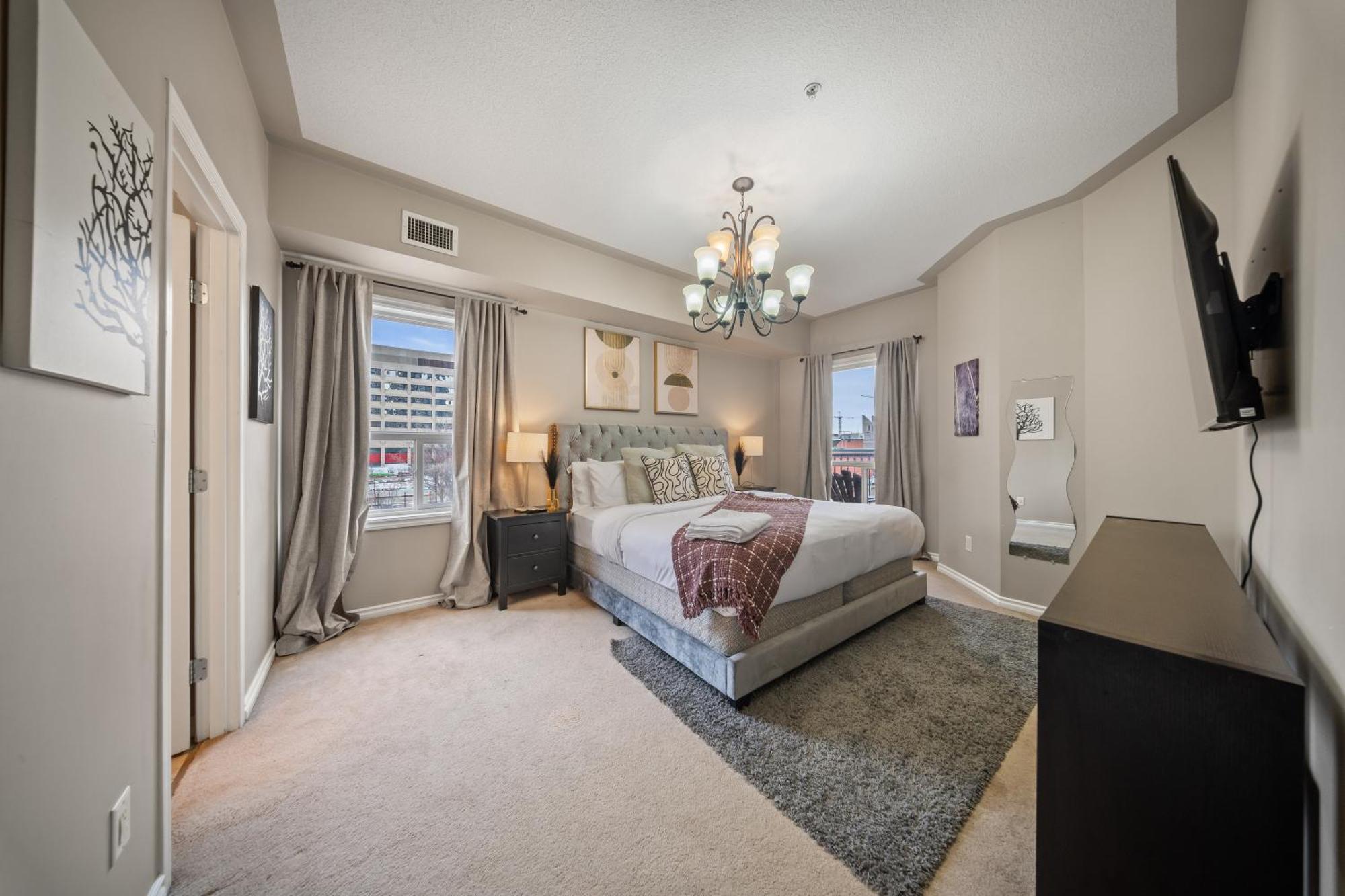 Apartment Ice District 2bed Condo, Rogers Place