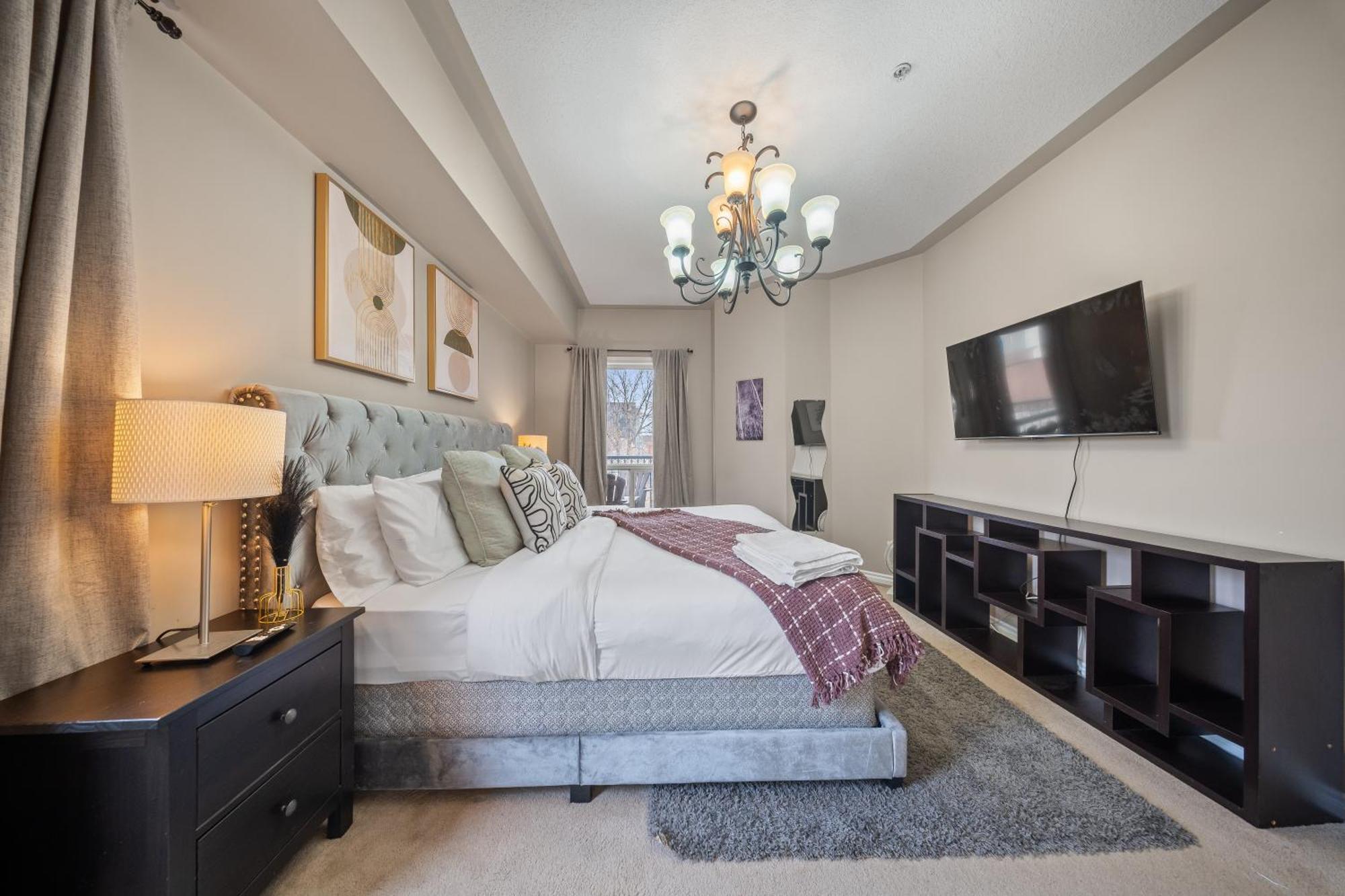 Apartment Ice District 2bed Condo, Rogers Place