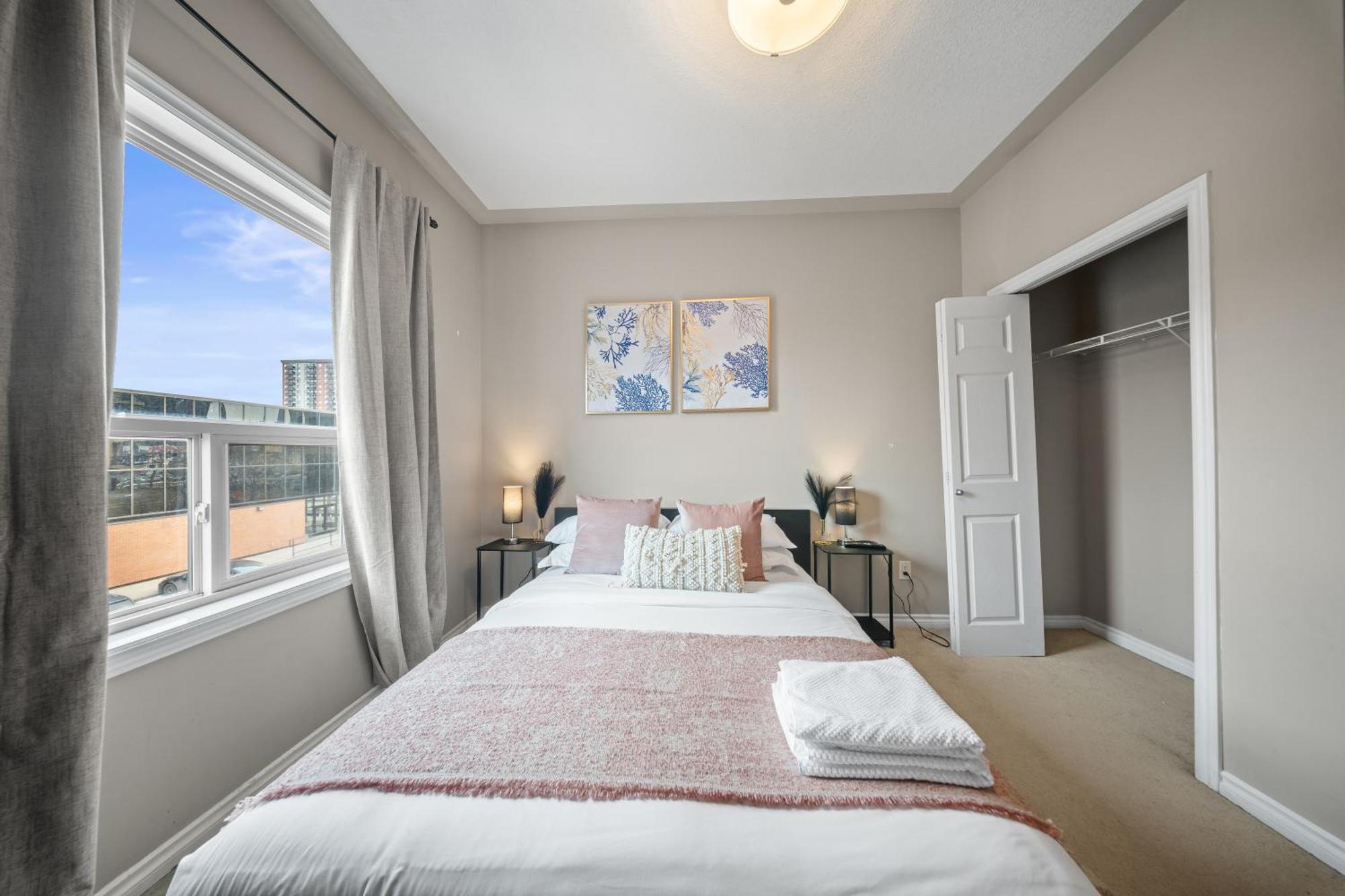 Ice District 2bed Condo, Rogers Place Apartment *