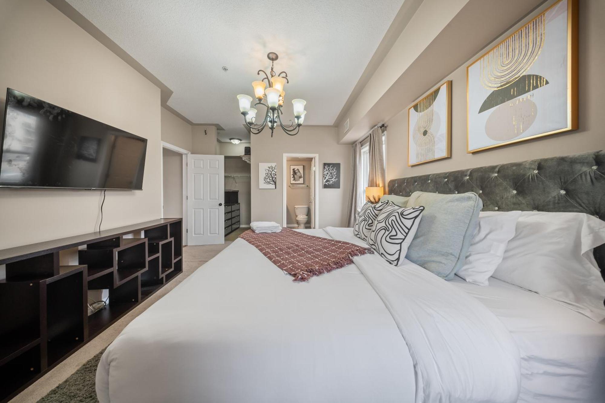 Apartment Ice District 2bed Condo, Rogers Place